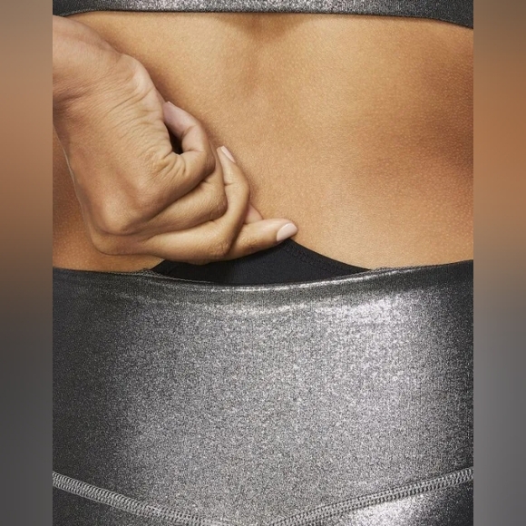 Nike One Icon Dri-Fit Silver 7/8 Leggings - Picture 4 of 6